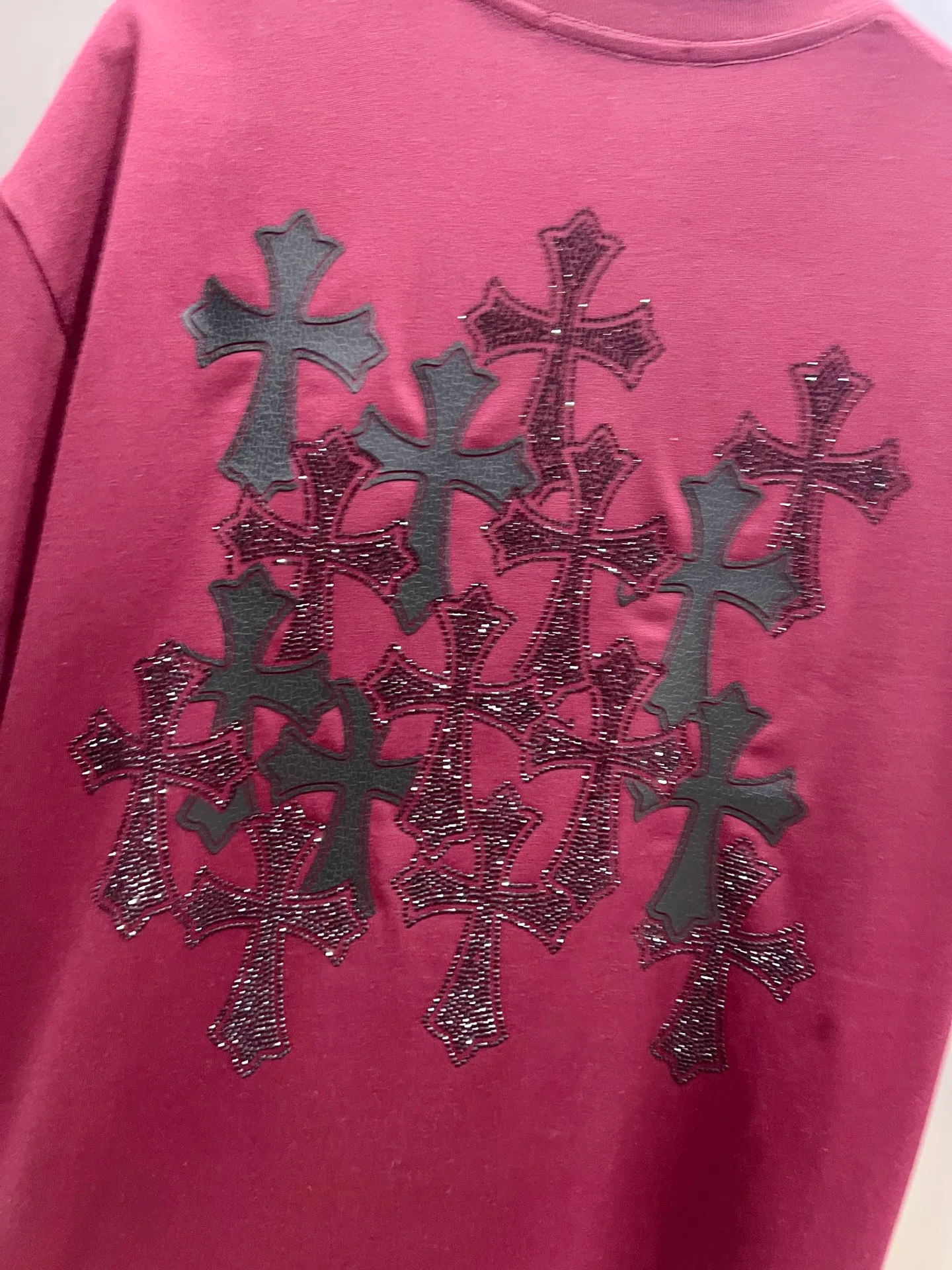 🅿️190 CH Crow 2025 Autumn and Winter New Short-sleeved T-shirt Cross leather craft Customized hardware metal + Middle Eastern Australian diamond design craft The real thing is great🔥Same style for men and women, loose version Size S M L XL XXL Five sizes Black White Angora Red
